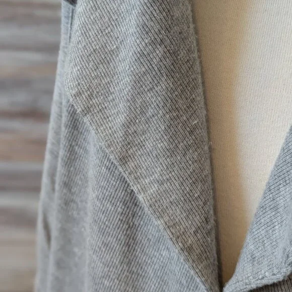 Lilly Pulitzer Womens Gray Sweater Cardigan Large L with Pockets and Thumb Holes - Picture 4 of 11